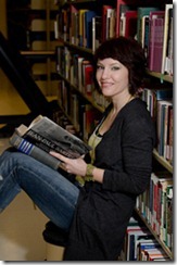 girl_reading_philosophy